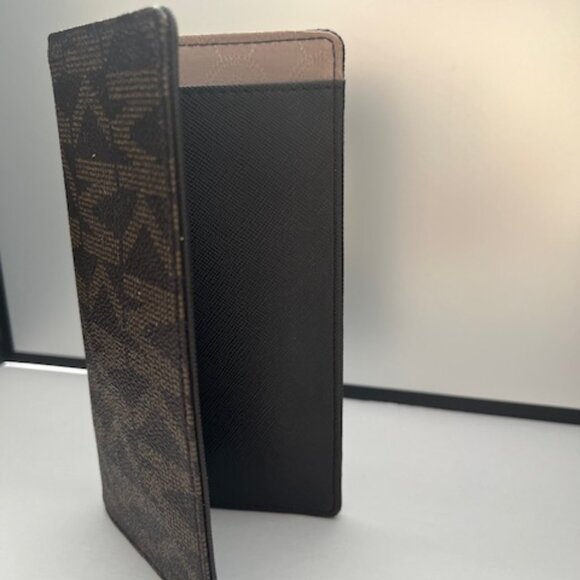 Michael Kors MK Signature Monogram Wallet with Gold Tone Plate Logo & Pullout - Picture 13 of 13